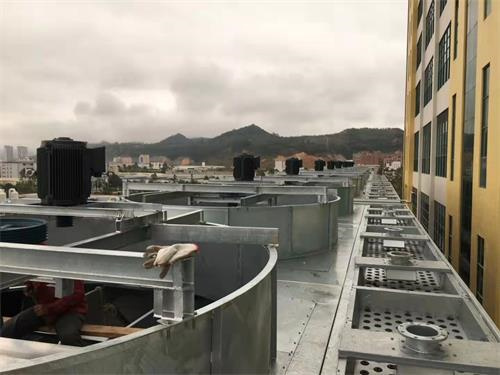 冷卻塔連接溢出水現象原因,空調冷卻塔管道連接